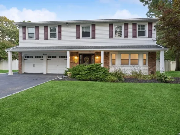 12 Stone Edge Lane, Nesconset, NY 11767