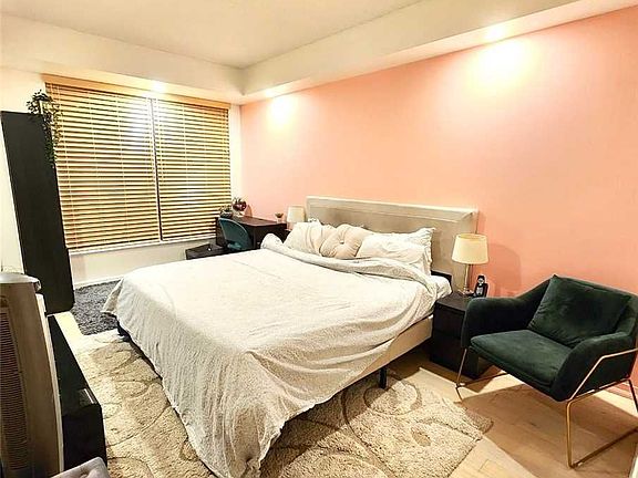 4th image of 88 Palace Pier Ct #806