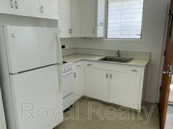 913 Coolidge St #B, Honolulu, HI 96826