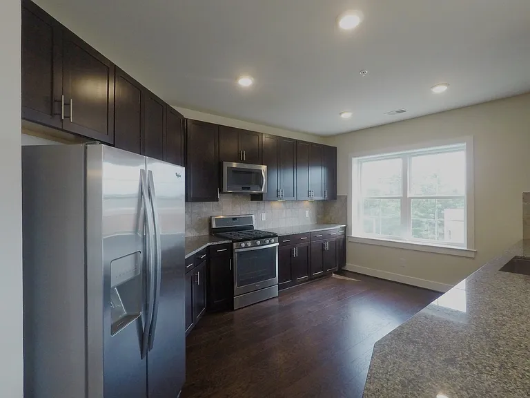 9523 Bastille St #401 — Photo 8
