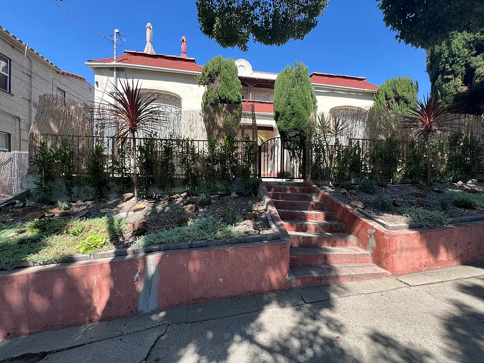 335 N Occidental Blvd #1/2