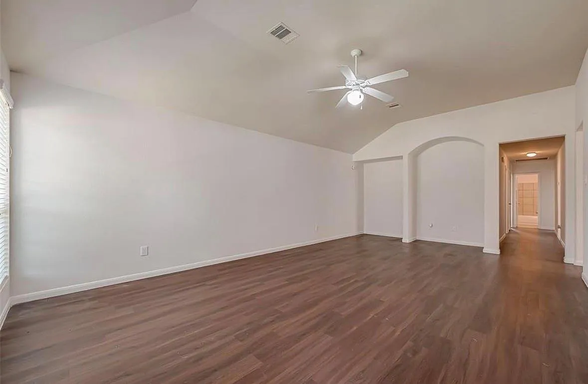 3 bed, 2.0 bath, 1547 sqft, $2,000 — Photo 3