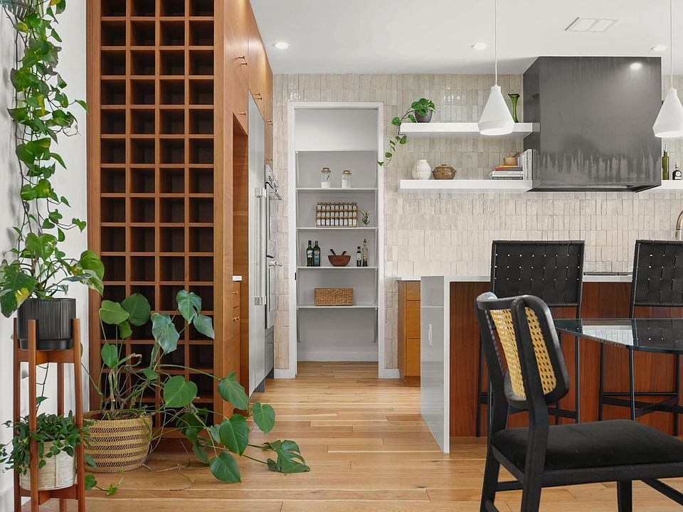 1st image of 3005 S 4th St #1