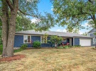 715 Woodcrest Dr N, Hudson, WI 54016