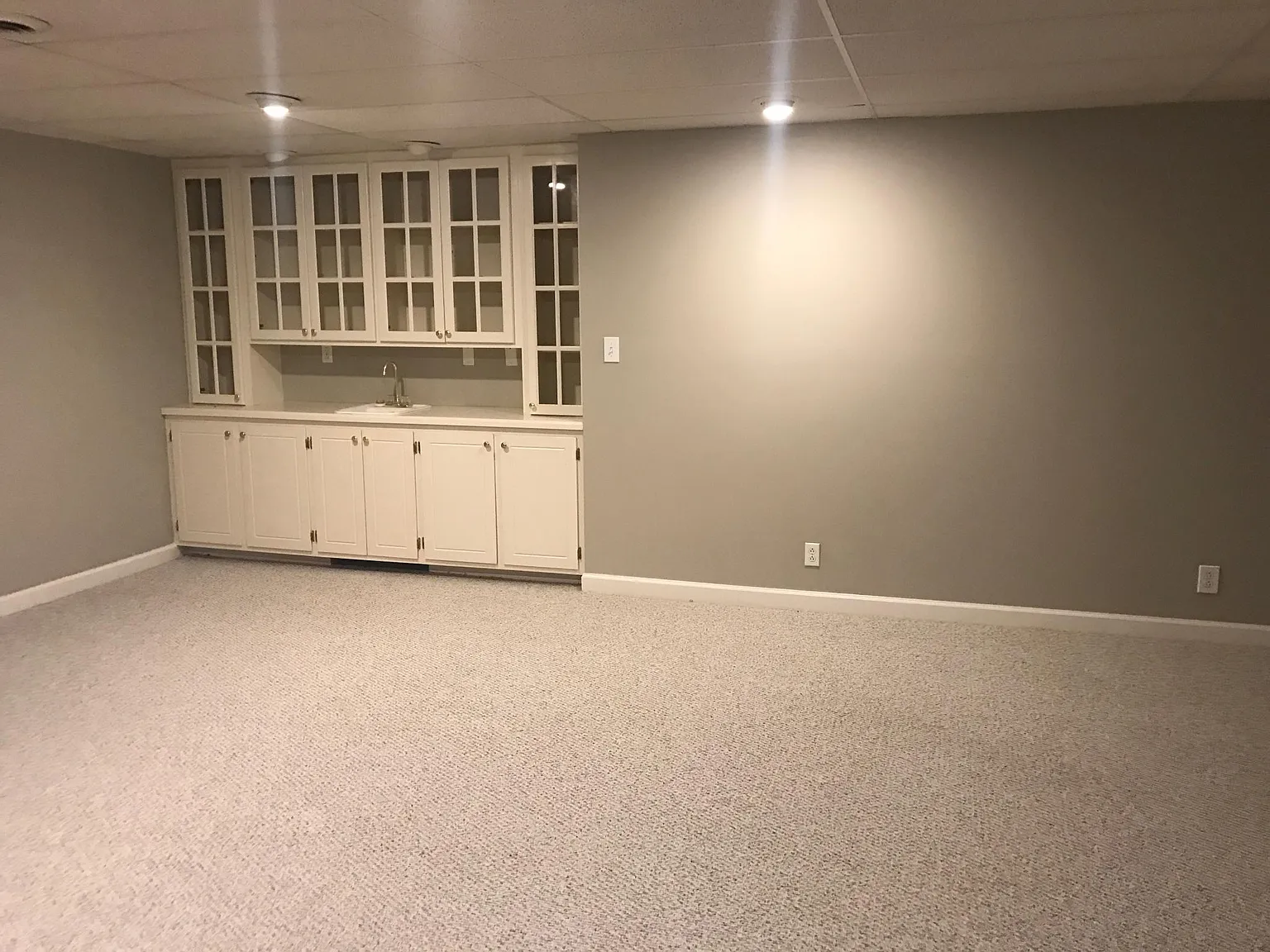 5 bed, 4.5 bath, 5000 sqft, $3,950 — Photo 2