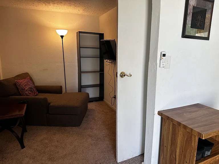4462 N Pomona Ave — Photo 5