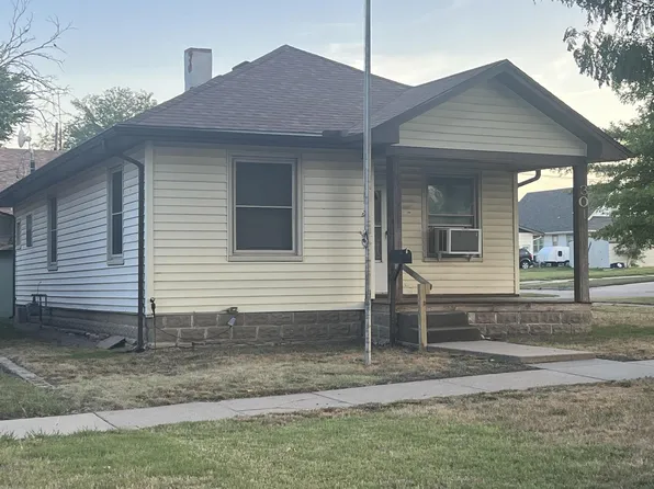 301 E 4th St, Hoisington, KS 67544