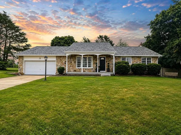 576 Horseshoe Dr, Easton, PA 18040