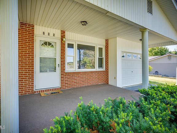 4th image of 205 Meridale Dr