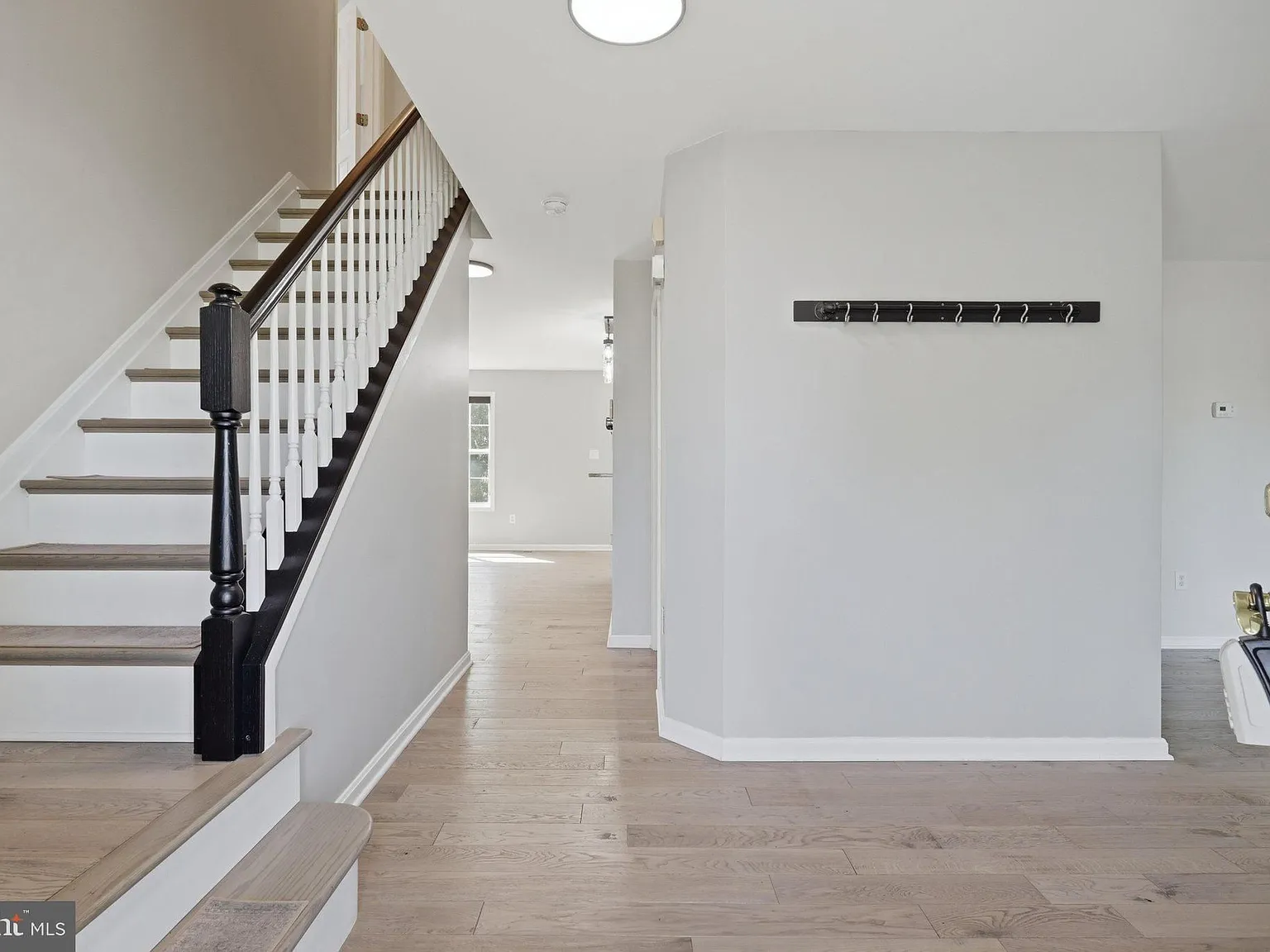 5 bed, 3.5 bath, 2833 sqft, $2,750 — Photo 3
