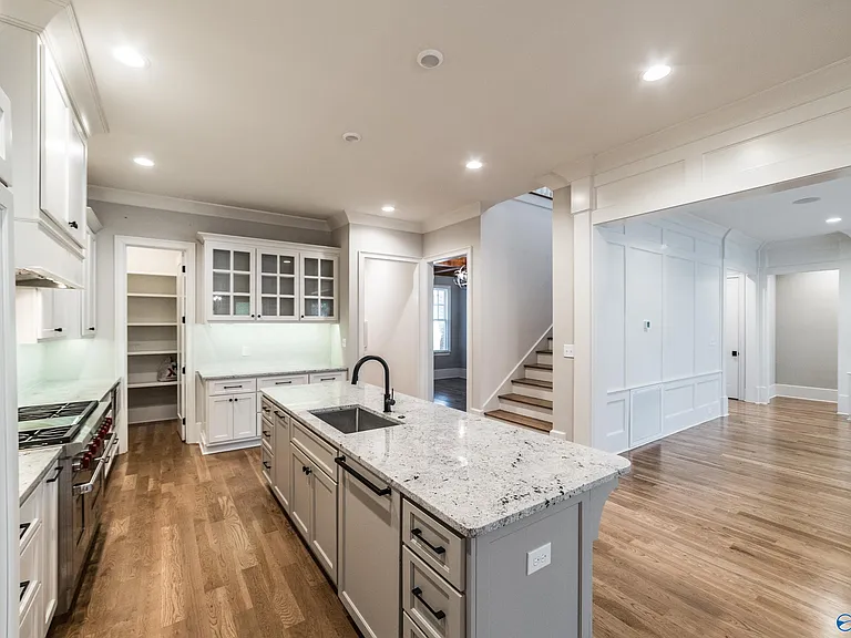 319 Saint Louis St — Photo 11
