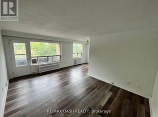 52 Neptune Dr #8, Toronto, ON M6A 1X1