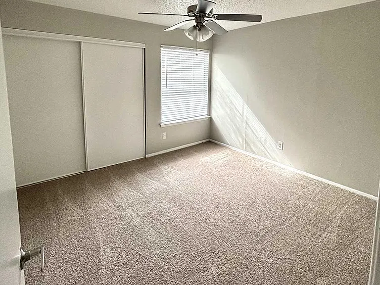 Oak Meadow Apartments — Photo 53
