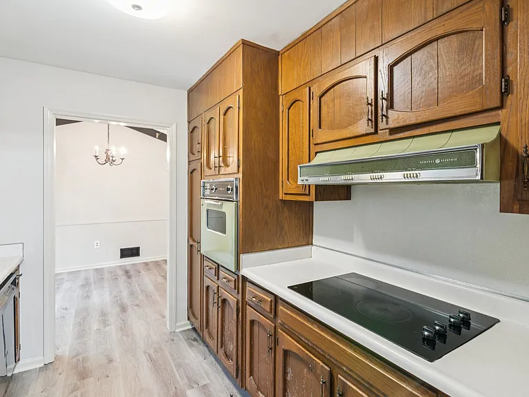 2600 Lantern Ln — Photo 6