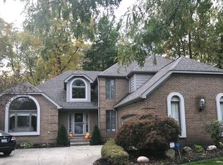 3170 Oakwood Ln, Westlake, OH 44145