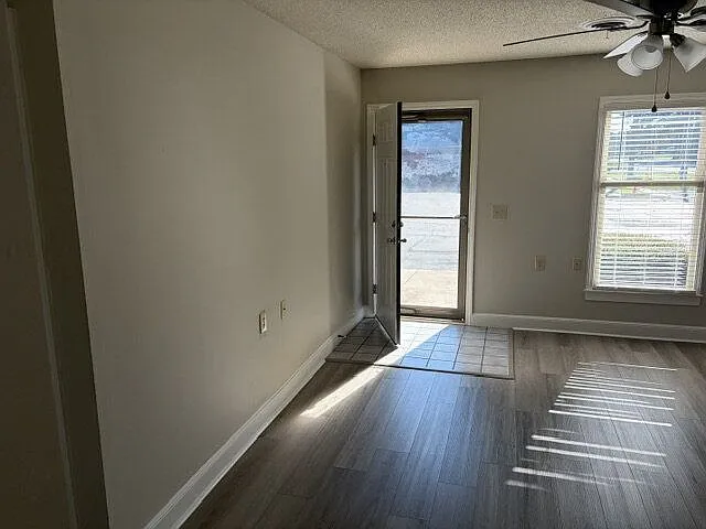 1 bed, 1.0 bath, $995 — Photo 4