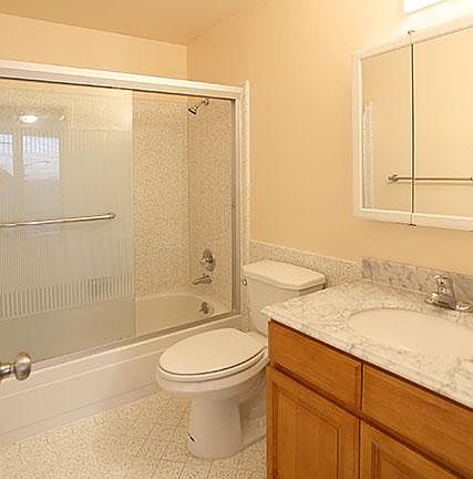 5th image of 102 Locksley Ave APT 202