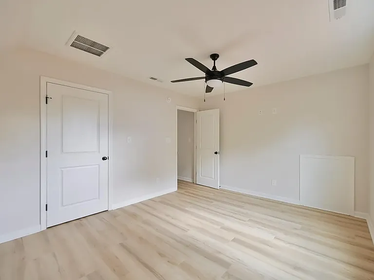 1833 Crockett Rd — Photo 10