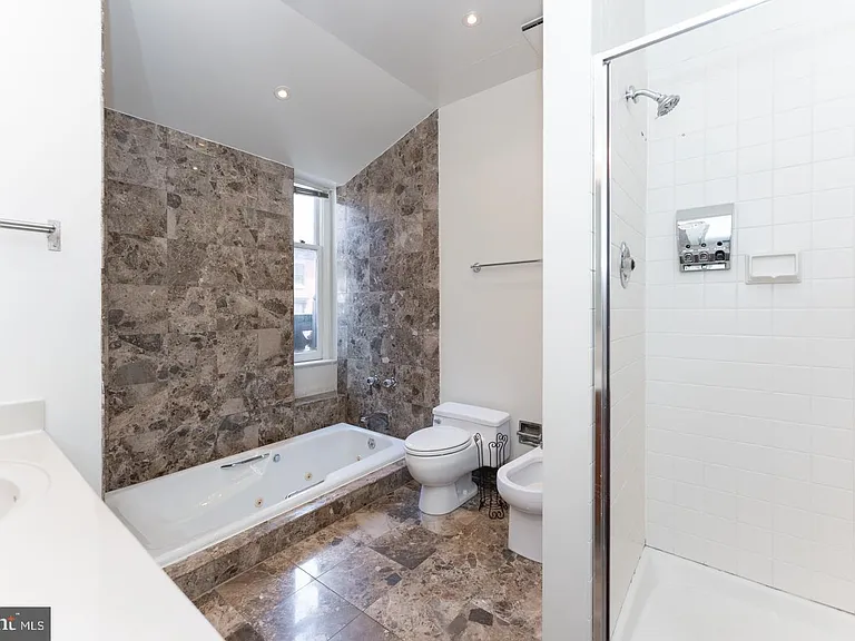 2020 Walnut St #2032 — Photo 12