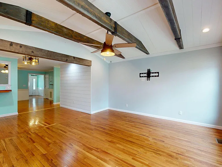 221 Salty Shores Rd — Photo 12