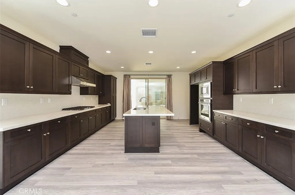4 bed, 3.5 bath, 2350 sqft, $5,800 — Photo 3