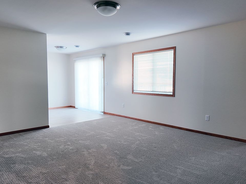 LVR / Dining / Storage