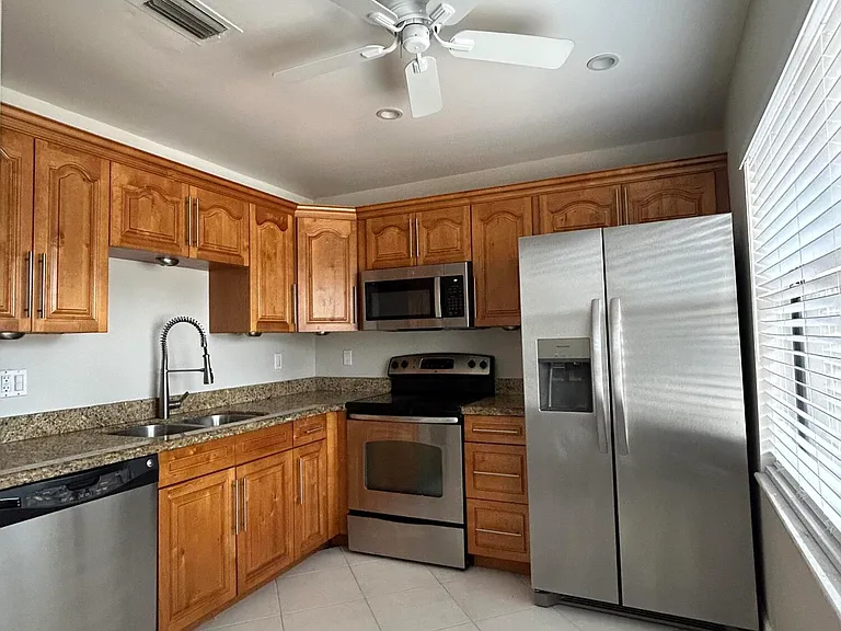 16415 Berry Way — Photo 2