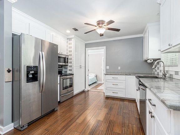 5th image of 28730 Norwood Dr