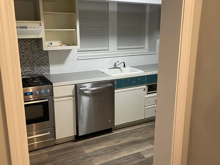 569 Franklin St #7 — Photo 6
