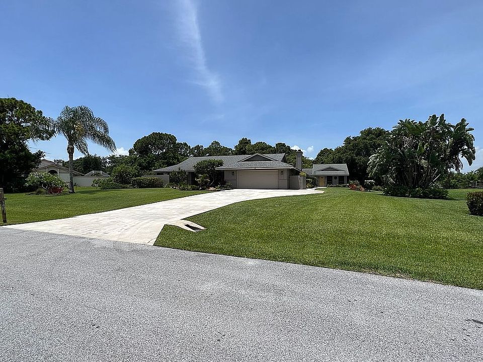1st image of 102 NE Cypress Trl