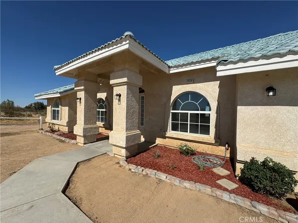 7374 Kansas Ln, Phelan, CA 92371