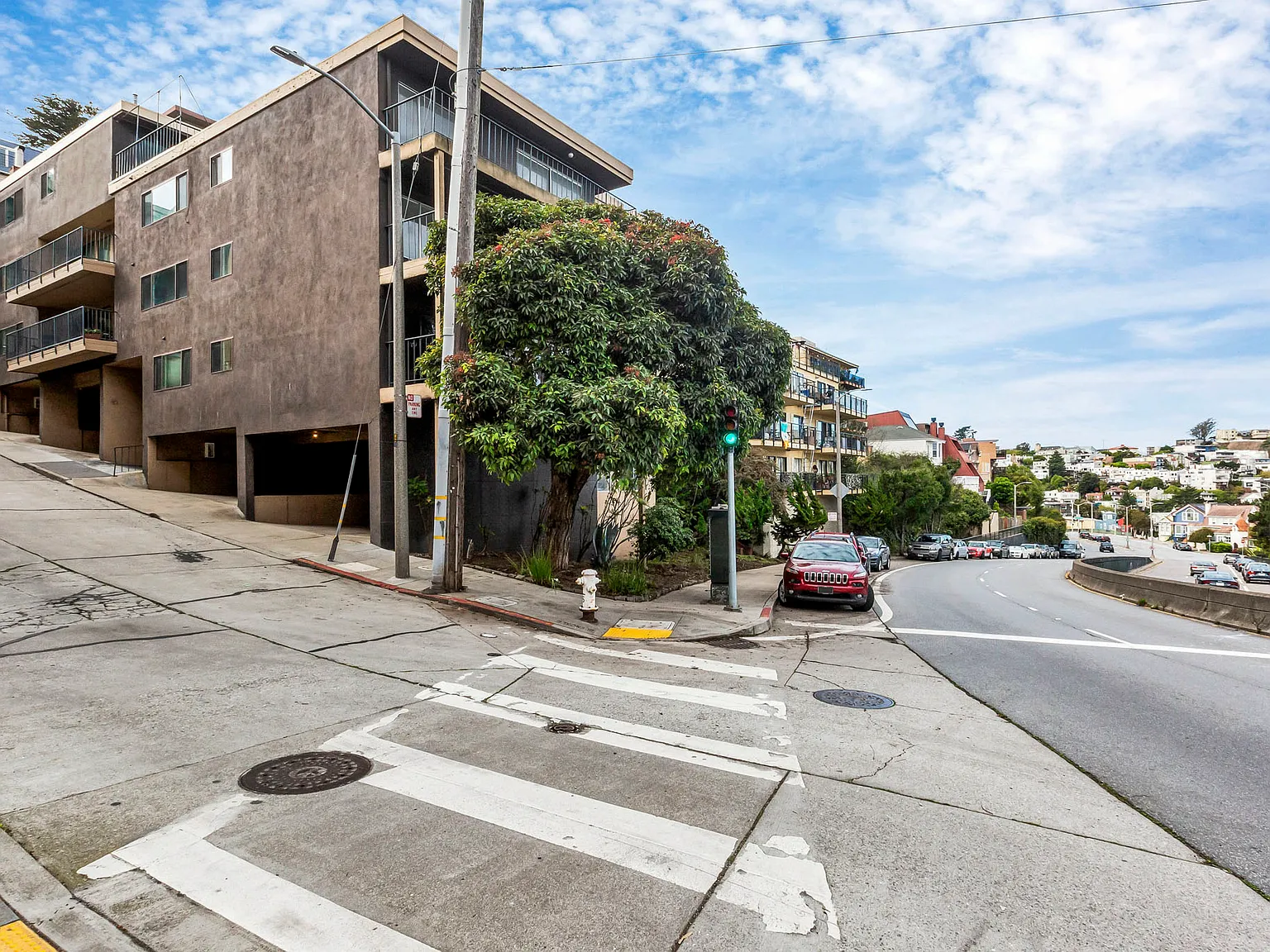 10 Glendale — Photo 1