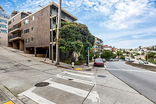 10 Glendale Photo 1