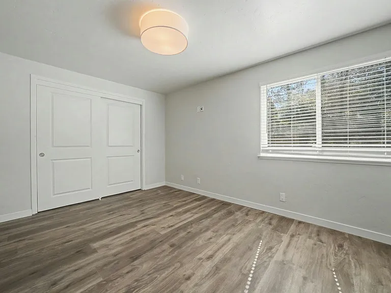 202 Lambert Ln — Photo 13