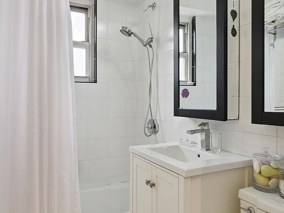 5th image of 155 W 68th St APT 1504