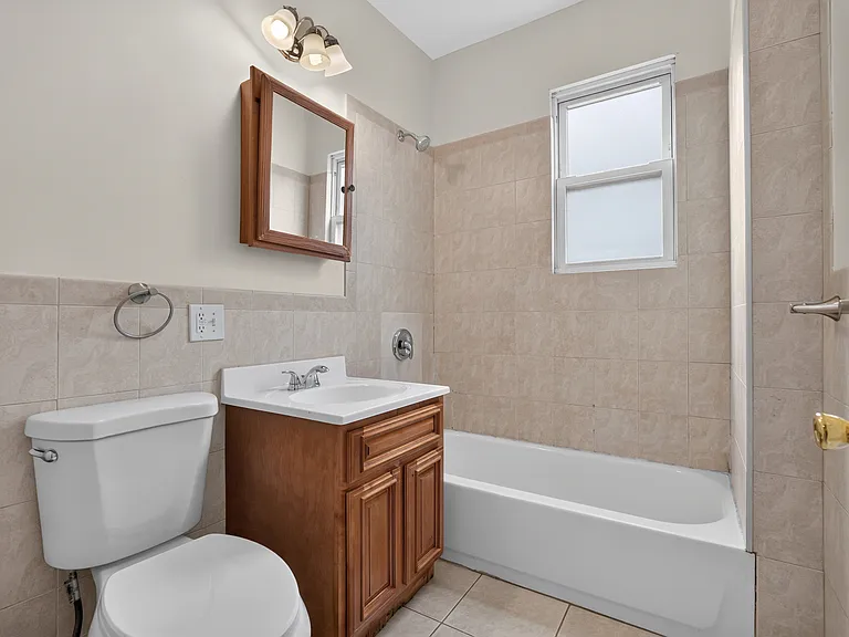 21 Robert Pl #2R — Photo 8
