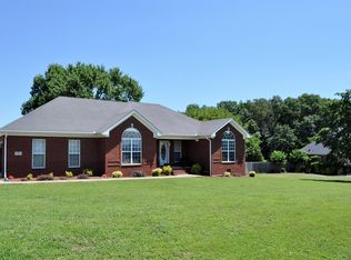18 Oak Point Dr, Fayetteville, TN 37334