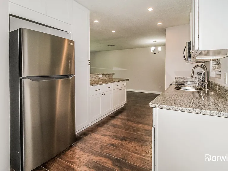 2244 Coventry Dr — Photo 3