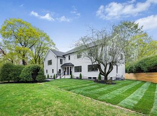 9 Smith St, Wellesley, MA 02482