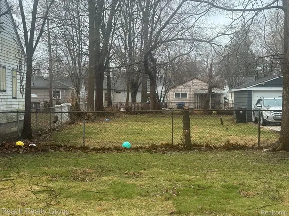 15933 Dalby, Redford, MI 48239