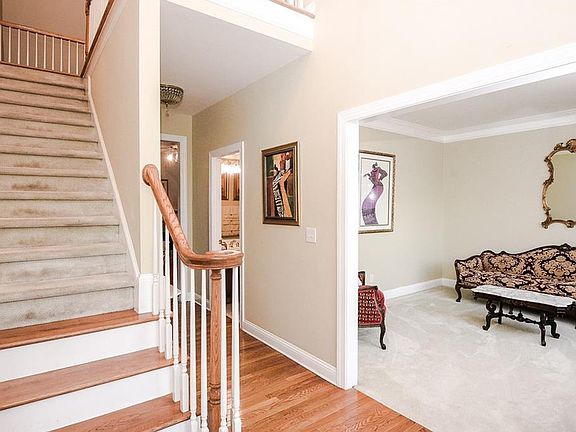 3rd image of 175 Thistlewood Ln