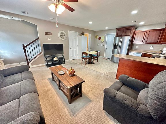 3rd image of 2847 Holiday Dr #6