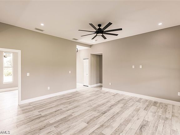 5th image of 921 Lake Ave