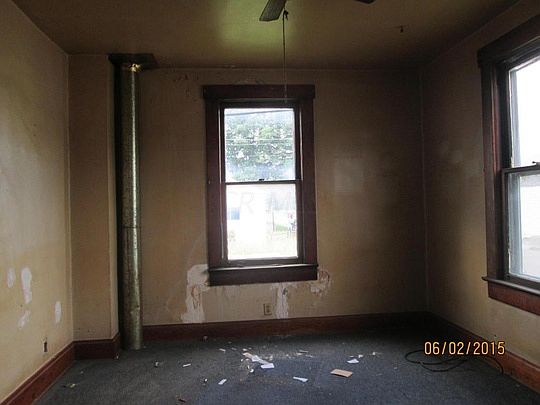 4th image of 606 E Whittier St