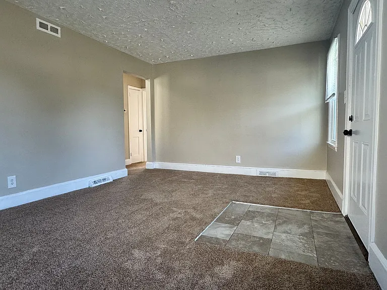 317 Craig St — Photo 4