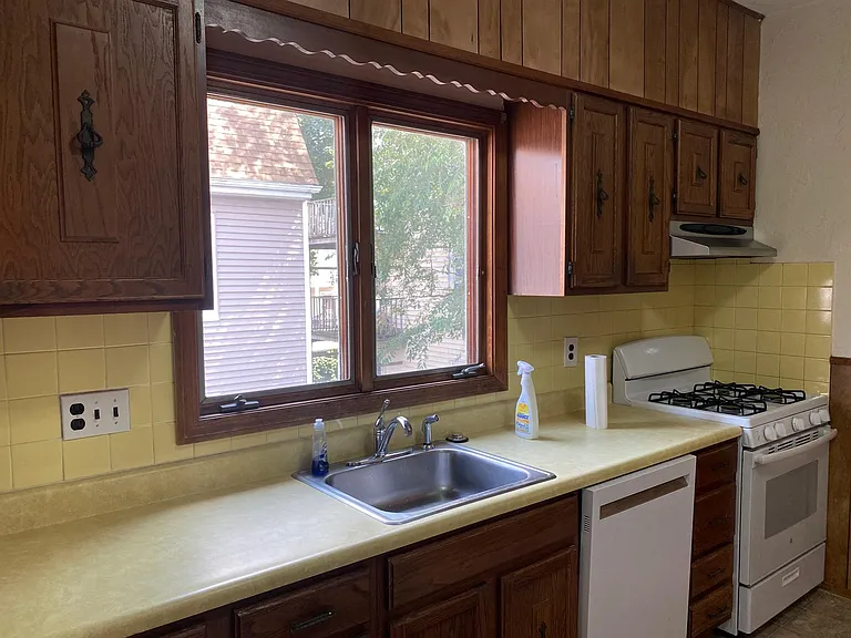 96 Capen St #2 — Photo 13