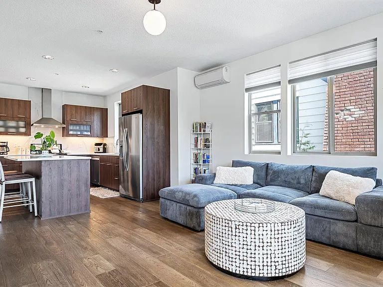 325 N Emerson St #D — Photo 4