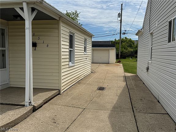 3rd image of 29516 Cresthaven Dr