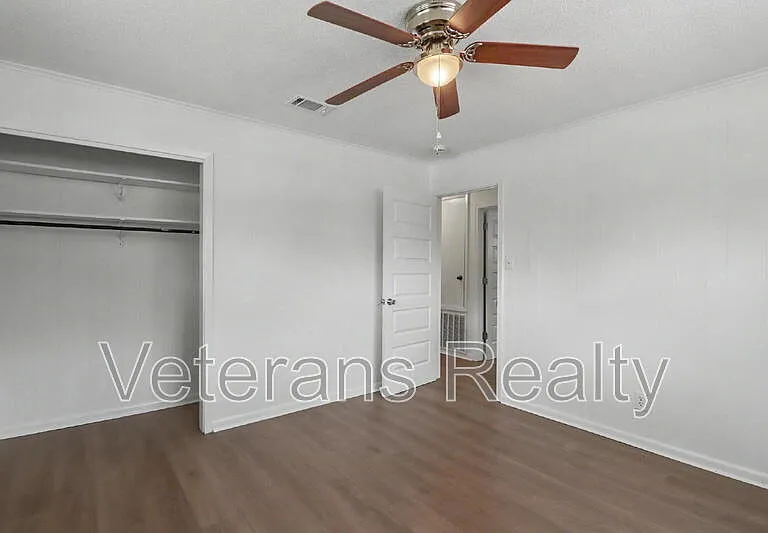 111 Valentine Dr — Photo 16