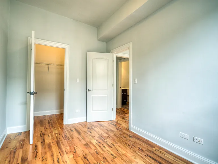 2111 N Western Ave #1R — Photo 4